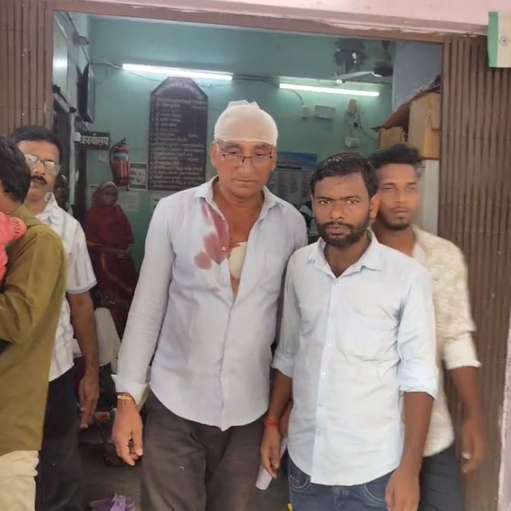 स्कूल में घुसकर प्रभारी प्रिंसिपल का पिस्टल से सिर फोड़ा:जमुई के उत्क्रमित मध्य विद्यालय की घटना, टीचर ने राजनीति का लगाया आरोप