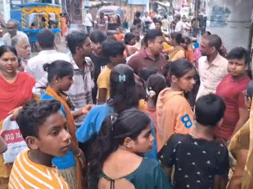 बैंक अधिकारी बनकर जनरल स्टोर संचालक से 77 हजार लूटे:चलती गाड़ी में ढाई घंटे पीटा, पीड़ित की आवाज दबाने के लिए बजाया हनुमान जी का गाना