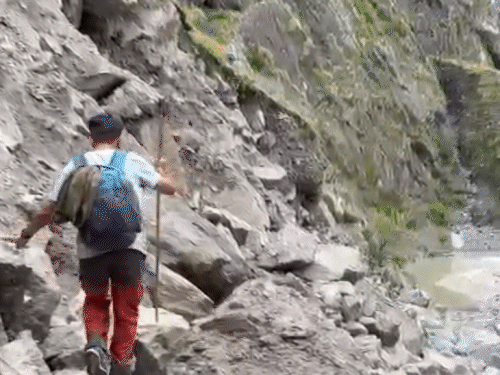 14 किमी पैदल चल धराली पहुंचा भास्कर रिपोर्टर:हर्षिल की नई झील बनी खतरा; 5 दिन गुजरे, लापता लोगों को ढूंढने का काम शुरू नहीं