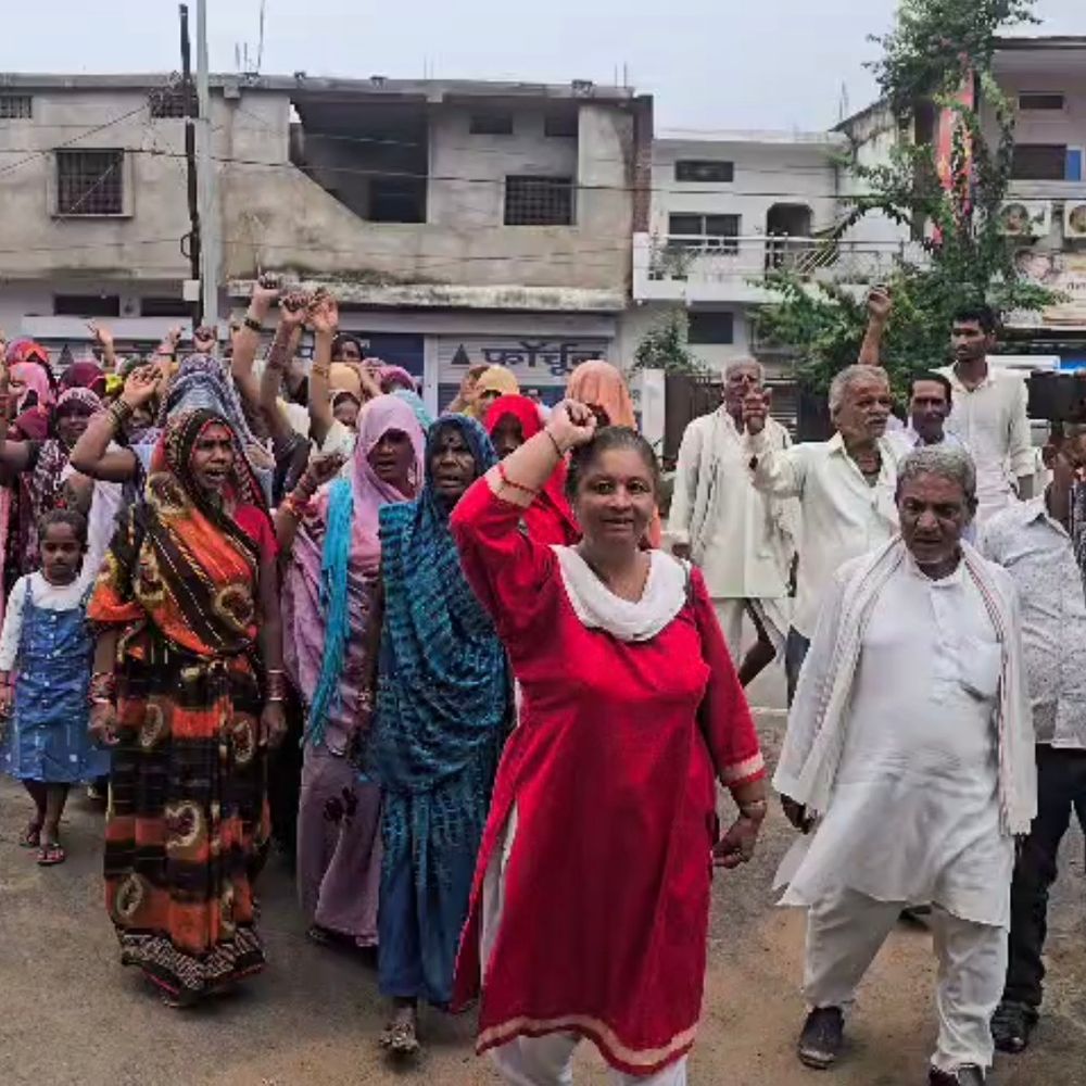 शराबी पतियों से परेशान महिलाओं ने खोला मोर्चा:एसडीएम को सौंपा ज्ञापन, कहा- वो मारपीट करते, खाना तक फेंक देते हैं