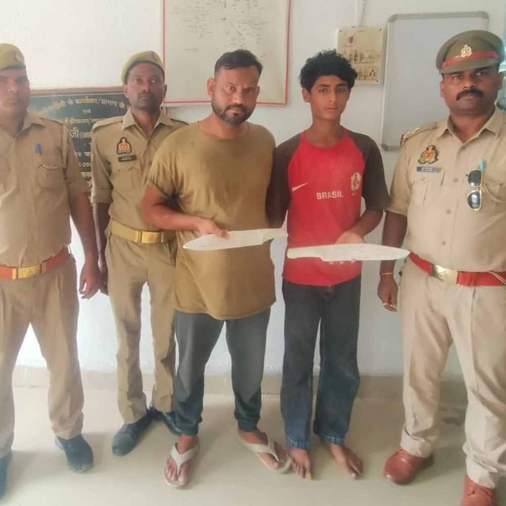 चंदौली में पशु तस्करी का भंडाफोड़:ट्रक से 43 भैंस और 20 पड़वा बरामद, बिहार से कानपुर ले जा रहे थे 2 तस्कर गिरफ्तार