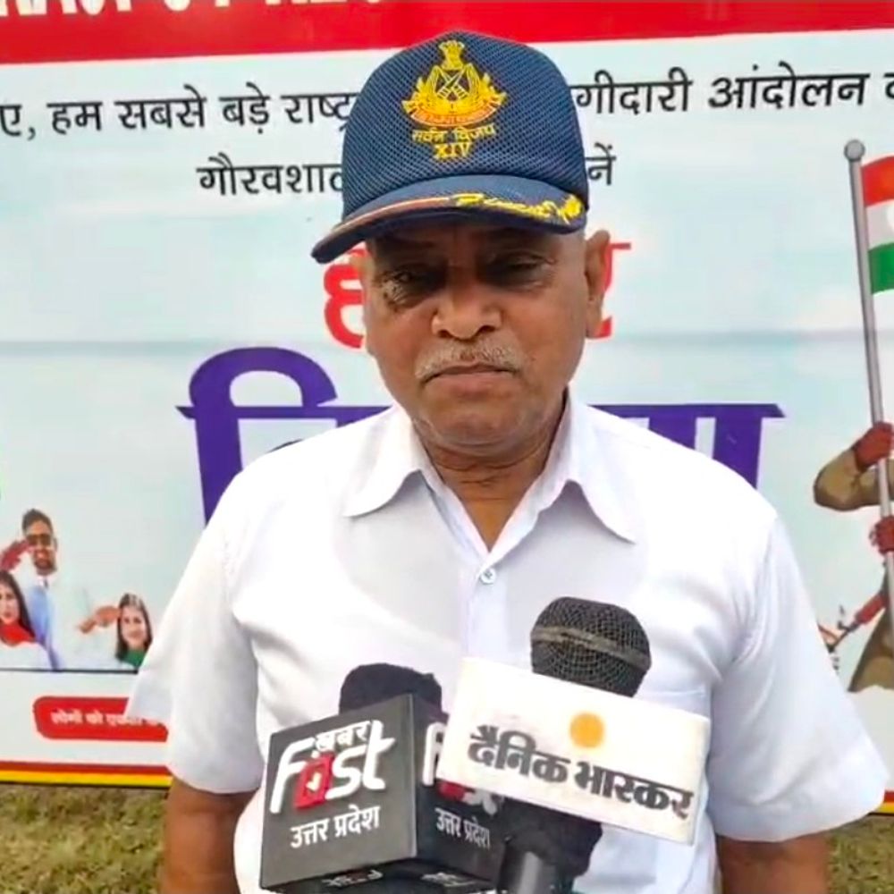 फतेहगढ़ की राजपूत रेजीमेंट में तिरंगा यात्रा:सैनिक, पूर्व सैनिक और एनसीसी कैडेट्स ने लहराया तिरंगा, लगाए भारत माता के जयकारे
