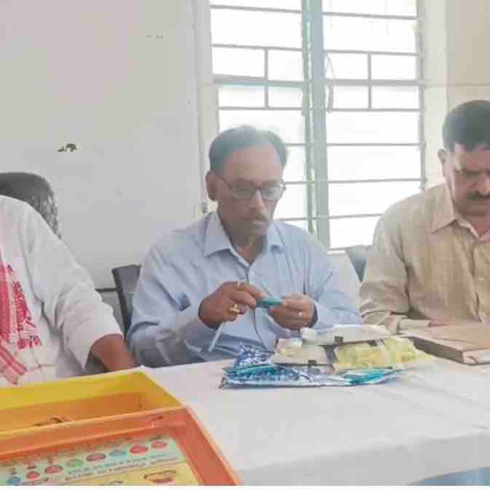 “आप मुजफ्फरपुर में इलाज कीजिए, यहां आने की जरूरत नहीं":मधुबन CHC प्रभारी को पूर्व मंत्री राणा रणबीर सिंह ने फोन कर कहा-अस्पताल तो यूं ही चलेगा