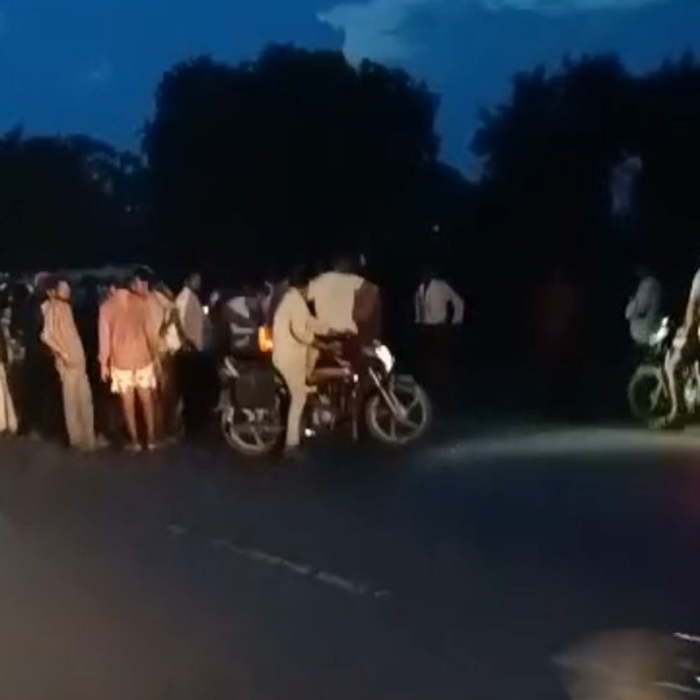 प्रयागराज में मजिस्ट्रेट की गाड़ी का एक्सीडेंट:घोरावल के तहसीलदार समेत चार घायल, दोनों वाहन क्षतिग्रस्त
