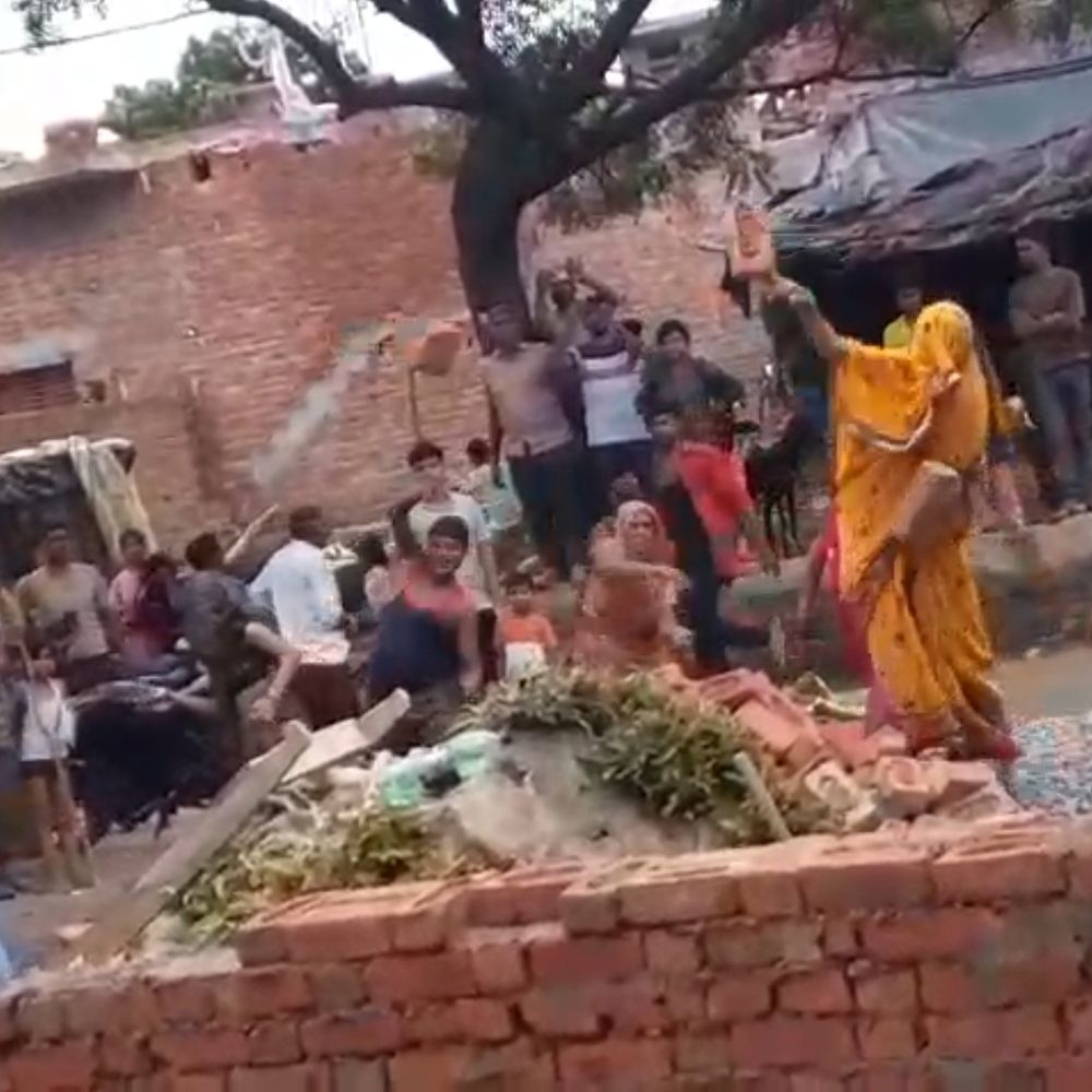 मैनपुरी में दलित परिवार पर हमला:जमीन विवाद में दबंगों ने की पथराव, महिला समेत तीन घायल; पुलिस कार्रवाई की मांग