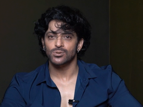 'नीरज पांडे के साथ काम करना सपने जैसा':चार साल के ब्रेक के बाद विकास मानकतला का कमबैक,ओटीटी पर 'स्पेशल ऑप्स 2' से किया डेब्यू