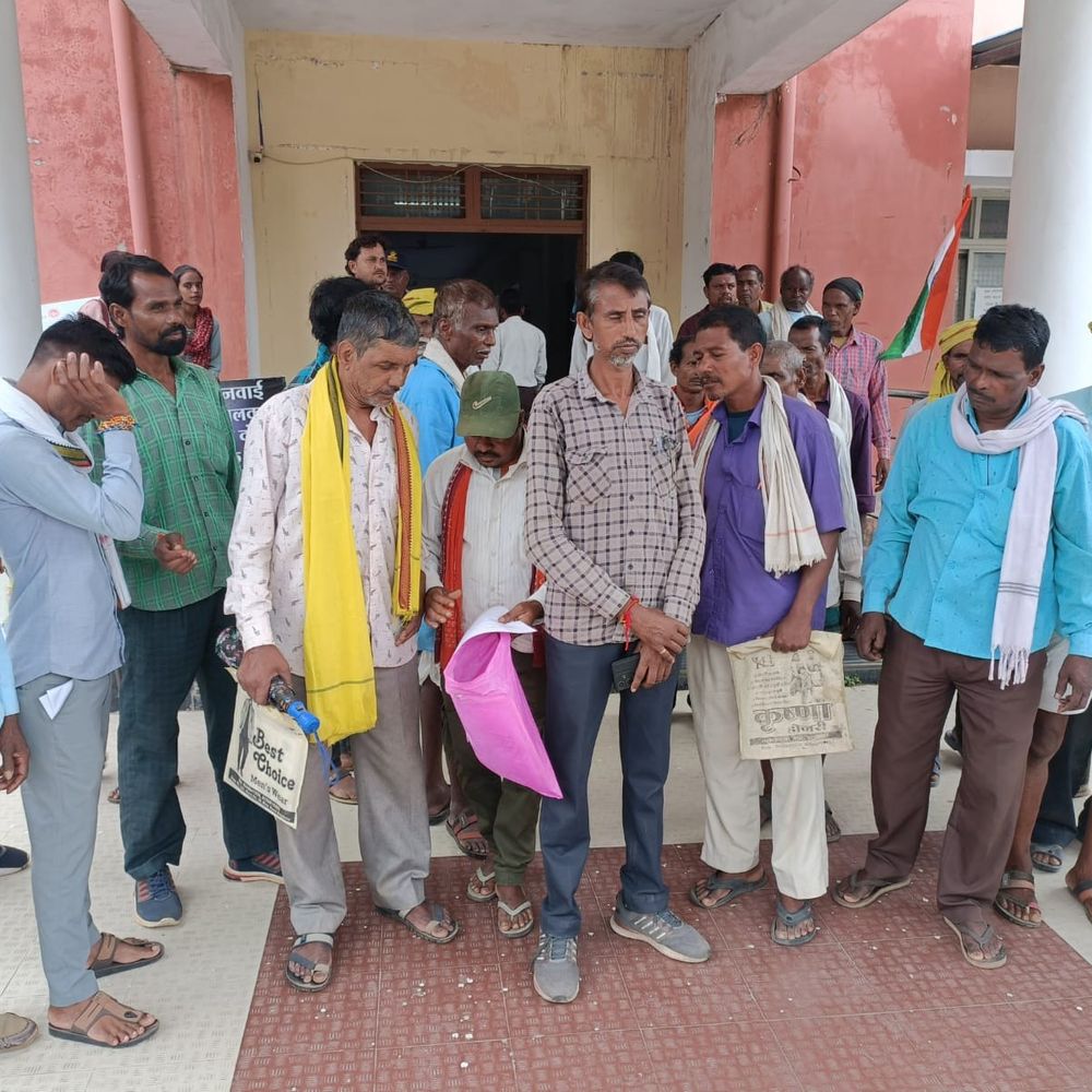 3 गांव के आदिवासी परिवारों को वन विभाग का नोटिस:40 साल से कब्जे वाली जमीन को खाली करने की चेतावनी; कलेक्टर से लगाई गुहार