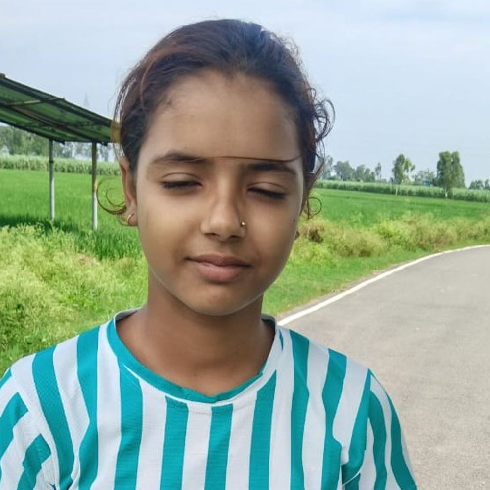 छात्रा से नोटबुक मांगने पर टीचर ने की पिटाई:बच्ची की उंगली टूटी, पिता ने थाने में दर्ज कराई शिकायत