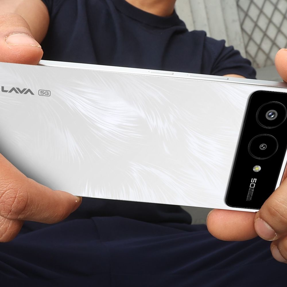 लावा ब्लेज AMOLED 2 5G स्मार्टफोन लॉन्च:फोन में 6.67 इंच का फुल-HD+ डिस्प्ले और 50MP का कैमरा; कीमत 13,499 रुपए