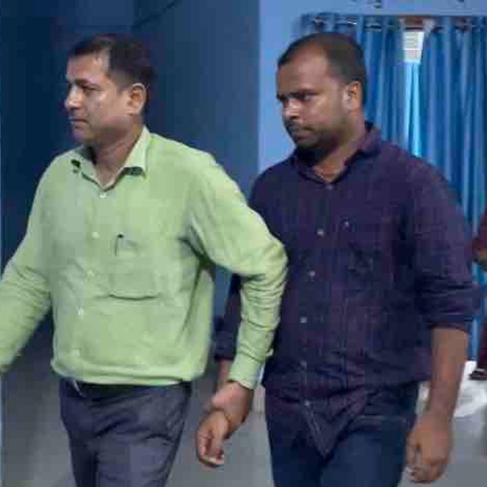 कुर्था में घूस लेते दो सर्वे अमीन गिरफ्तार:जमीन के सर्वे के लिए 50 हजार रुपए मांगे थे, विजिलेंस ने रंगे हाथों पकड़ा