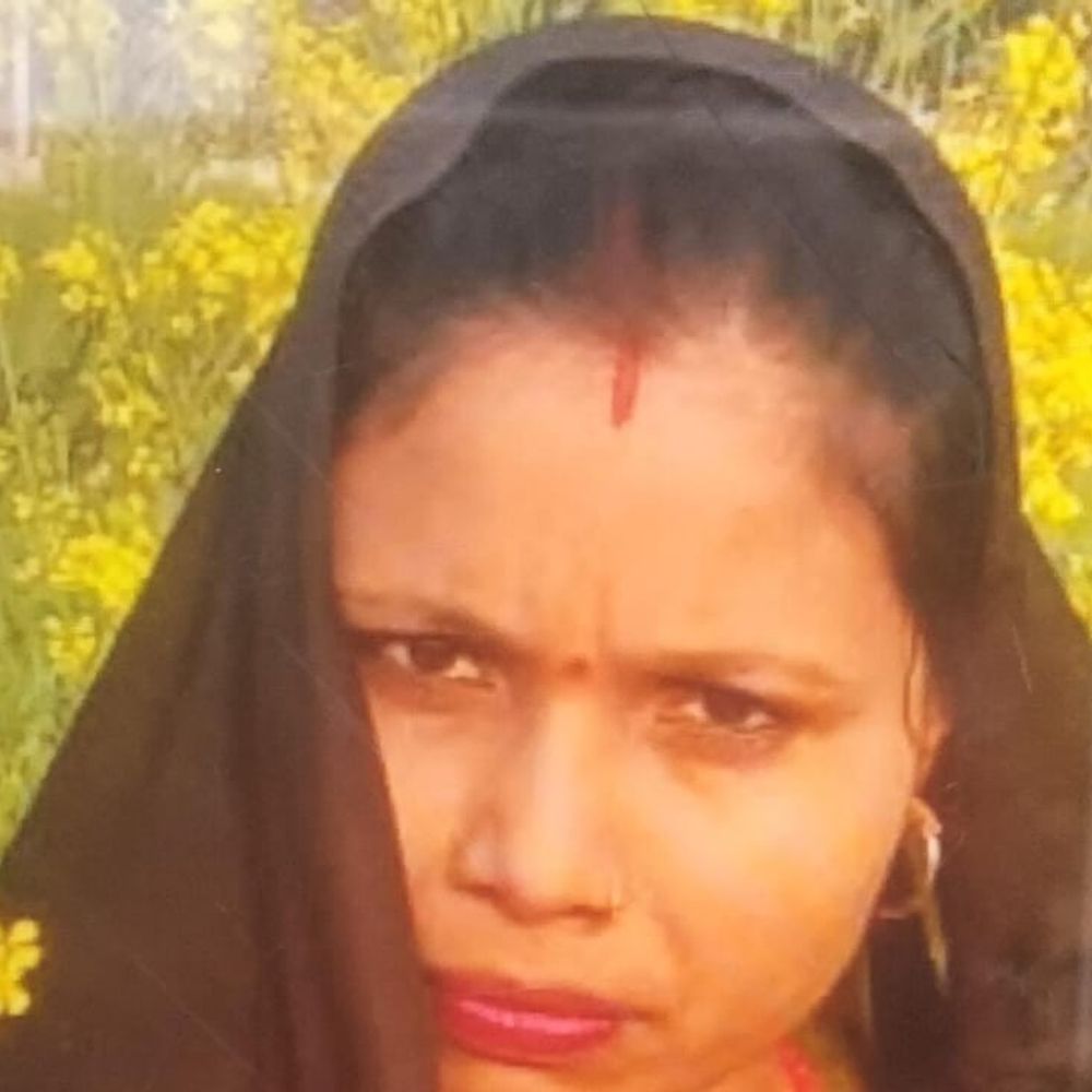 मानसिक रोगी महिला ने की आत्महत्या:दिल्ली में काम करता है पति, फोन पर बात करने के 2 घंटे बाद लटकी मिली