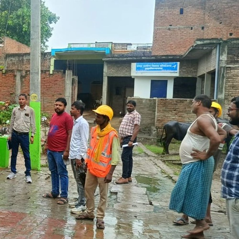 कौशांबी में बिजली चोरी पर कार्रवाई:4 लोगों पर FIR, बकाया न चुकाने वाले 32 कनेक्शन काटे; 2.20 लाख की वसूली