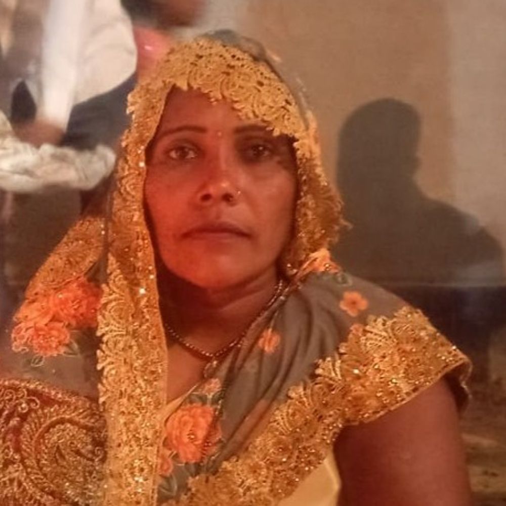 बलिया में करंट लगने से महिला की मौत:पंखा बंद करते समय हुआ हादसा, तीन बेटियां और एक बेटा छोड़ा