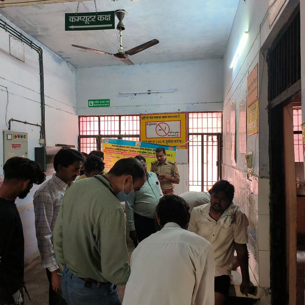 घाटमपुर में ऑटो-बाइक की आमने सामने भिड़ंत:पुलिस ने घायलों को CHC पहुंचाया, हादसे में 4 लोग घायल