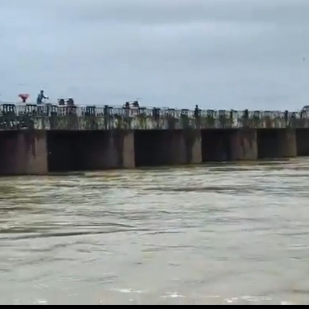 मधुबनी के जयनगर में बाढ़ का खतरा:नेपाल में भारी बारिश से कमला नदी का बढ़ा जलस्तर, प्रशासन अलर्ट; बचाव टीम तैयार