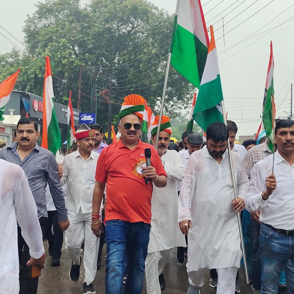 बरसते पानी के बीच निकली तिरंगा यात्रा:जिला न्यायाधीश, डीएम और एसपी के नेतृत्व में निकली रैली