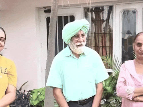 शो से मिली राशि से करवाएंगे पत्नी का इलाज:संगरूर के मानवप्रीत ने KBC सीजन-17 में जीते 25 लाख; लखनऊ नाबार्ड में तैनात