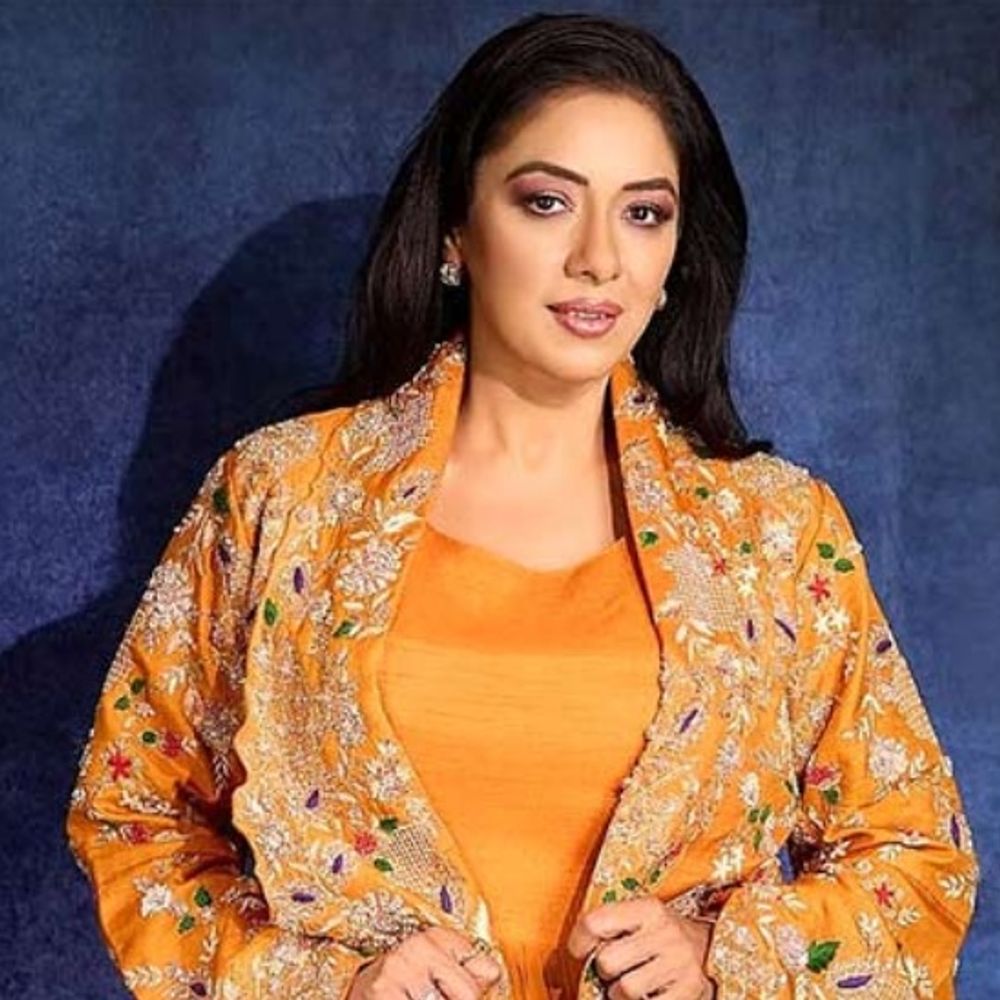 रुपाली गांगुली पर लगे मीट और बीफ खाने के आरोप:बोलीं- गर्व है कि मैं शाकाहारी हूं, आवारा कुत्तों के सपोर्ट में पोस्ट करने पर शुरू हुई बहस