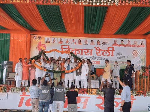 दादरी में दोबारा सक्रिय हुईं 'दंगल गर्ल' बबीता फोगाट:2024 में टिकट कटने से बनाई दूरी; अब सीएम रैली में नजर आईं, बोलीं-जल्द करेंगे और कार्यक्रम