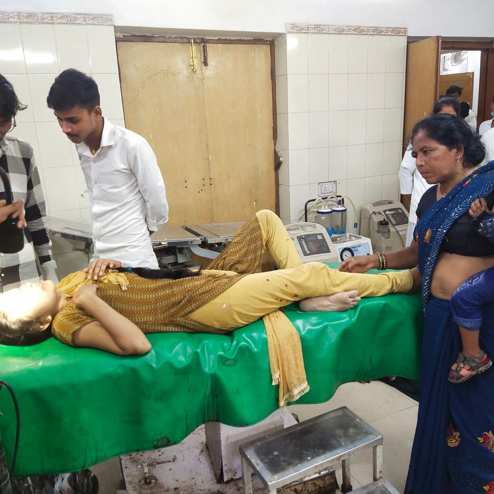 समस्तीपुर में स्कूल बस-टेंपो की टक्कर, 6 लोग जख्मी:2 बच्चों के साथ मायके से ससुराल लौट रही थी महिला; ASP बोले- थानाध्यक्ष करेंगे कार्रवाई
