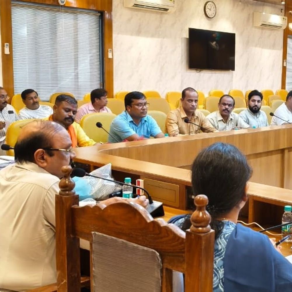 हरदोई में बिजली संकट पर सांसद सख्त:निशाने पर रहे अधिकारी, अघोषित कटौती रोकने के निर्देश
