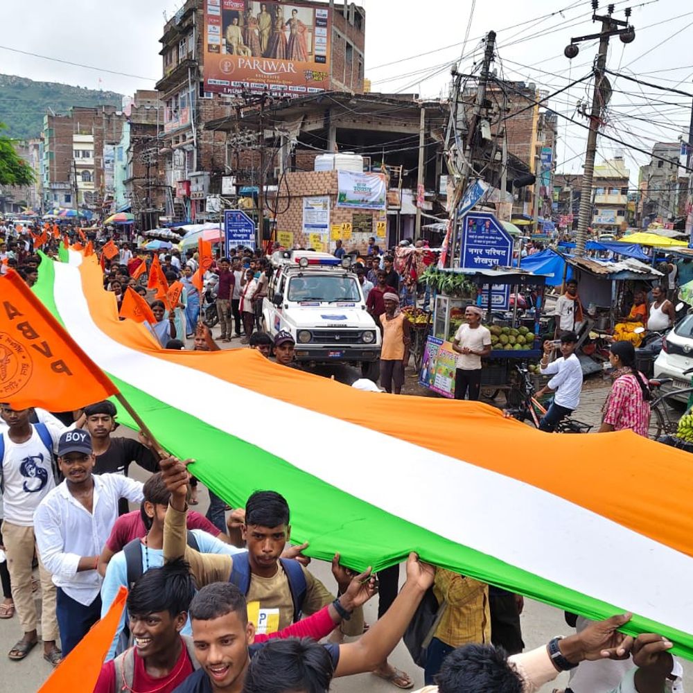 स्वतंत्रता दिवस से पहले शेखपुरा में तिरंगा यात्रा:डीएम और पर्यटन मंत्री समेत हजारों लोग हुए शामिल, राष्ट्रभक्ति के नारों से गूंजा शहर