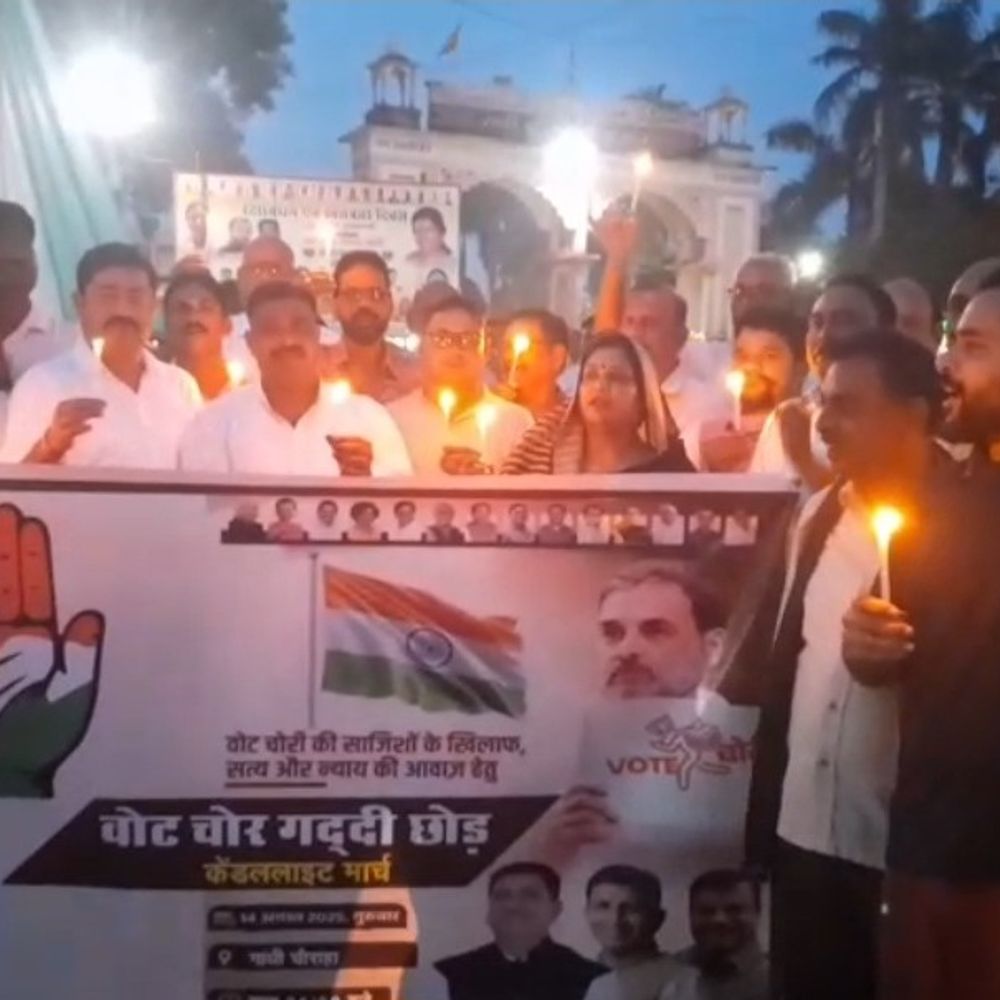 टीकमगढ़ में कांग्रेस ने निकाला कैंडल मार्च:विधायक बुंदेला का आरोप- मतदाता सूची में गड़बड़ी कर चुनाव जीती भाजपा