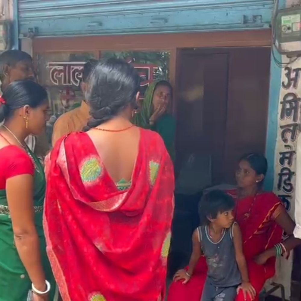 जमुई सदर अस्पताल में महिला से छेड़छाड़:पति के सामने युवक ने पकड़ा हाथ, खुद को बताया पति; भीड़ जुटने पर आरोपी फरार