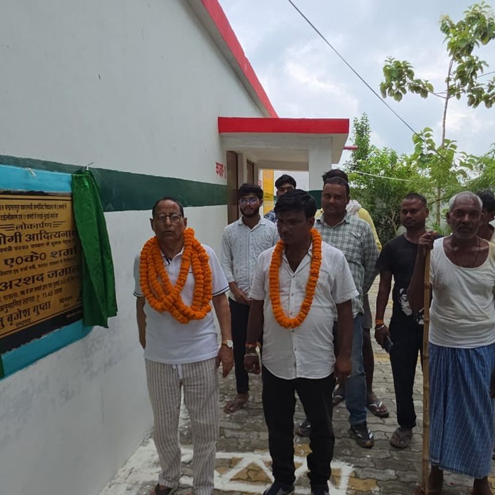 मऊ में 1.11 करोड़ के विकास कार्यों का उद्घाटन:सड़क, नाली और स्ट्रीट लाइट से वार्ड-9 में सुविधाएं बढ़ीं