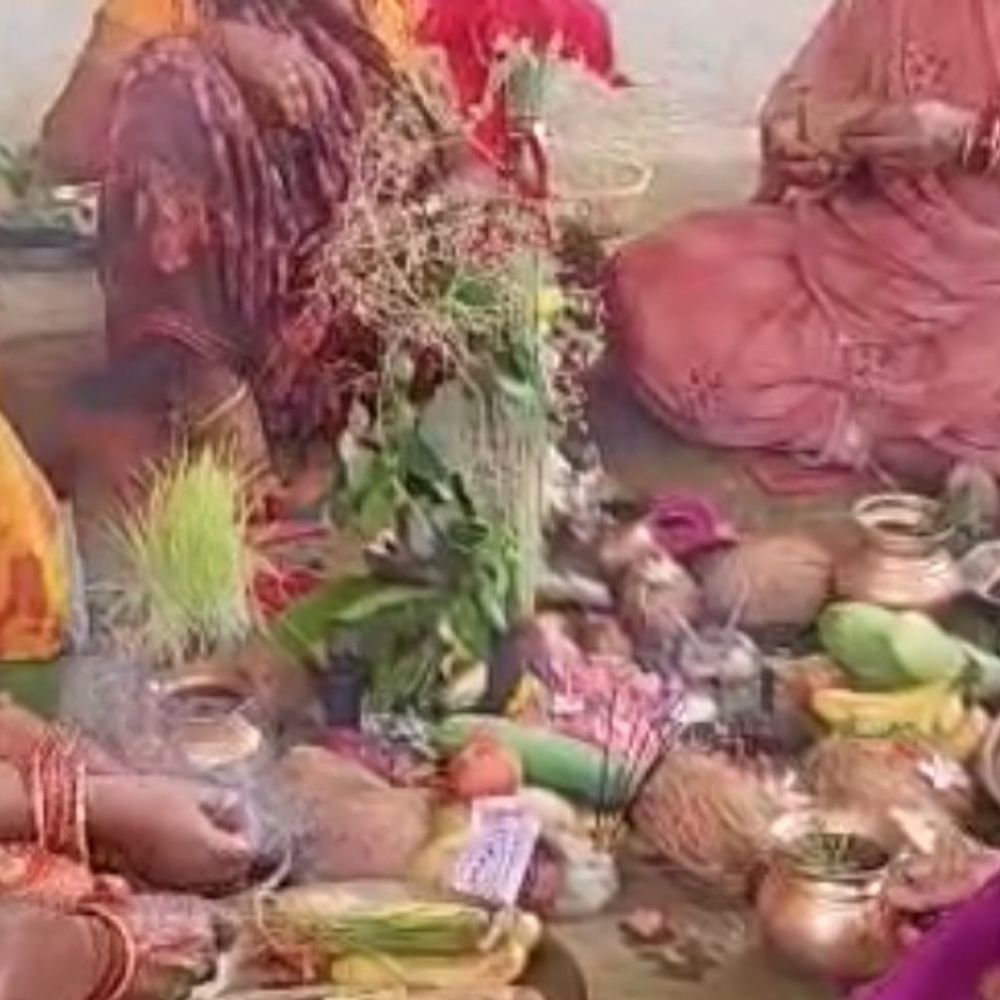 सिवनी में महिलाओं ने मनाया हलषष्ठी पर्व:बेटों की लंबी उम्र के लिए मंदिरों और घरों में की पूजा