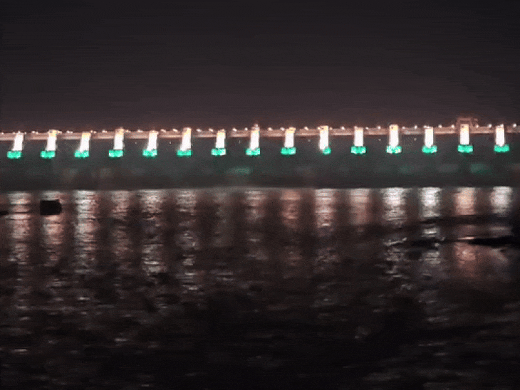 आजादी के जश्न की रोशनी में डूबा इंदिरा सागर बांध:स्वतंत्रता दिवस की पूर्व संध्या पर तिरंगा लाइटिंग से जगमगाया; पुलिस बैंड ने दी प्रस्तुति