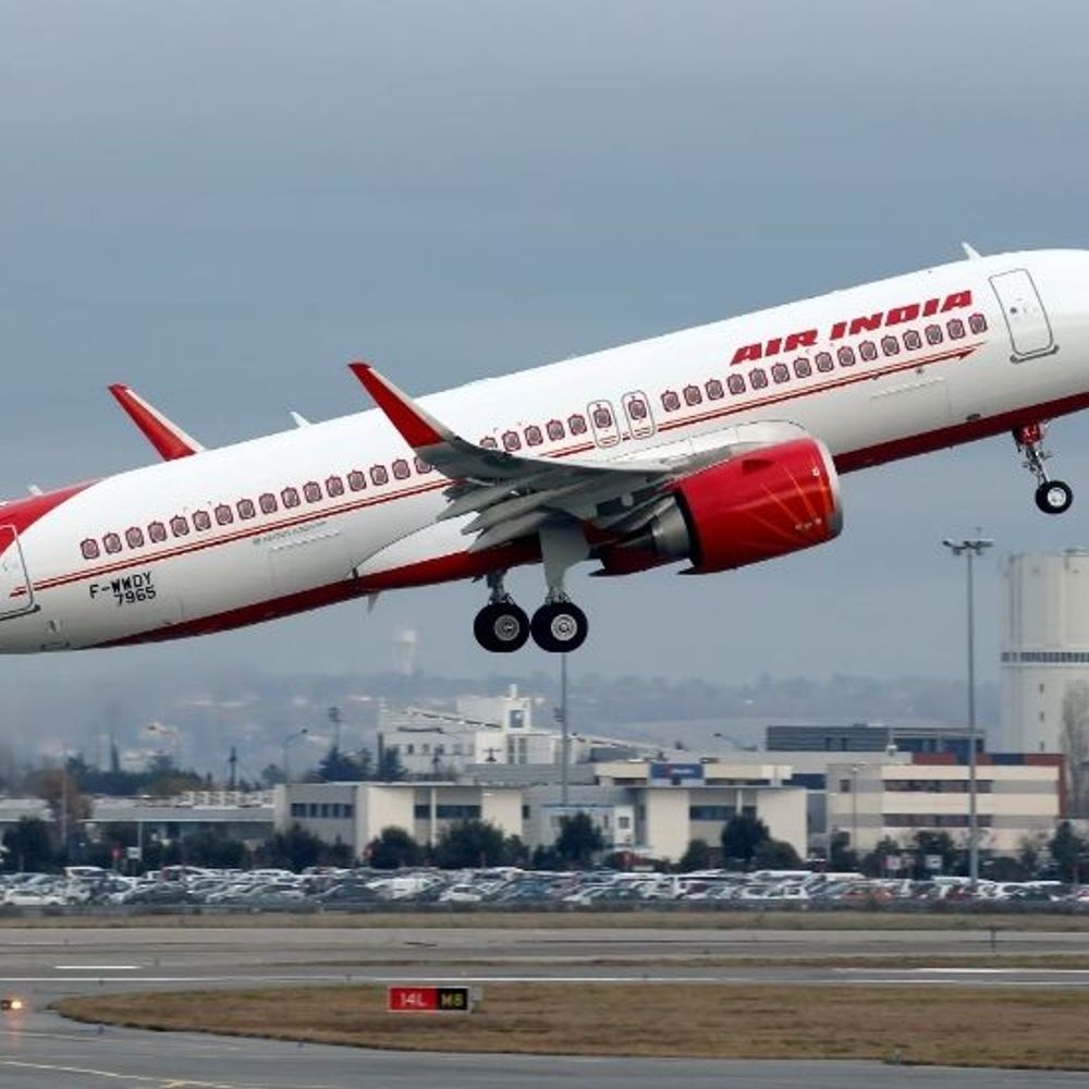 एअर इंडिया-2 पायलटों ने 10 घंटे से ज्यादा प्लेन उड़ाया:मई का मामला; DGCA की एयरलाइंस को चेतावनी- भविष्य में गलती न हो