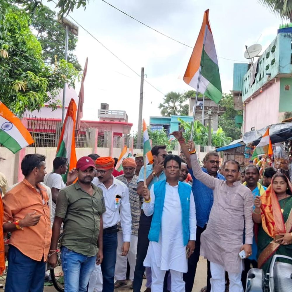 अलीनगर पश्चिमी मंडल में हर घर तिरंगा अभियान के तहत भव्य यात्रा निकाली