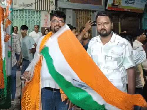पूर्णिया में 14 अगस्त की रात 12:01 बजे फहराया तिरंगा:1947 से चली आ रही अनूठी परंपरा; आधी रात आजादी का जश्न मनाने वाला पहला जिला