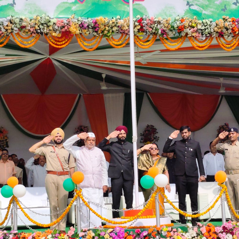 मधेपुरा में ग्रामीण विकास मंत्री ने फहराया झंडा:जिले में चल रही योजनाओं की दी जानकारी, स्वतंत्रता दिवस पर स्टेडियम के चारों गैलरी खाली