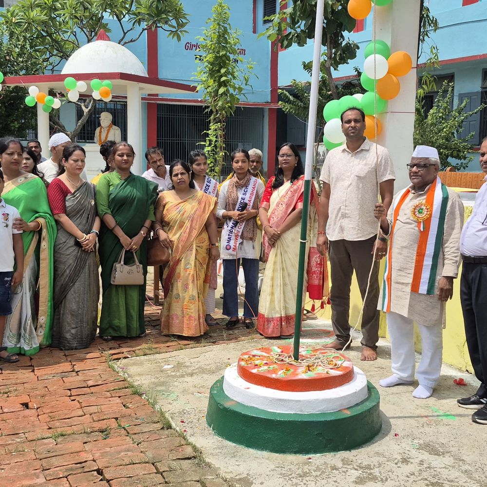 दरभंगा में स्वतंत्रता दिवस समारोह:मारवाड़ी महाविद्यालय के प्राचार्य ने किया ध्वजारोहण, 2047 तक विकसित राष्ट्र बनाने का लक्ष्य रखा