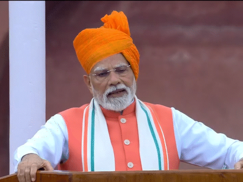 स्वतंत्रता दिवस पर PM मोदी की 2 घोषणाएं:आज से 3.5 करोड़ रोजगार के लिए नई योजना; दीवाली पर GST रिफॉर्म से आम लोगों का टैक्स घटेगा
