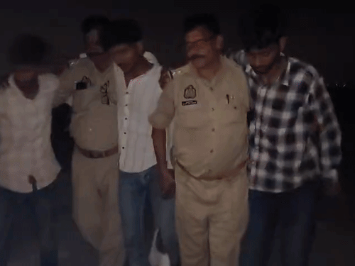 यूपी की बड़ी खबरें:प्रयागराज में बदमाशों की पुलिस से मुठभेड़, तीन को गोली लगी; कारोबारी को लूटा था