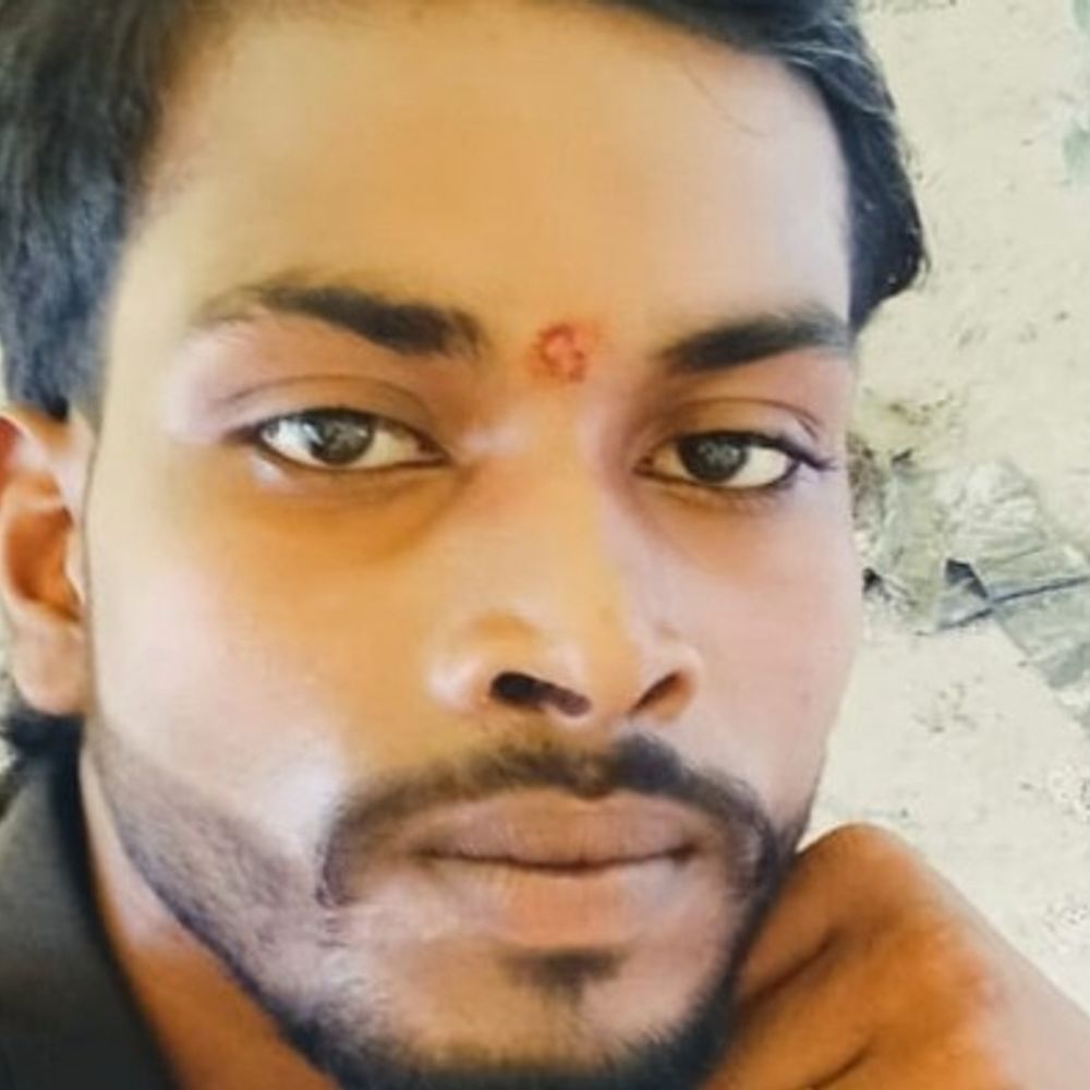 पेड़ से लटकी मिली लाश, जमीन से सटा था पैर:परिजन ने हत्या का आरोप लगाया, भाई बोला- बाइक नहीं देने पर दोस्त ने धमकी दी थी
