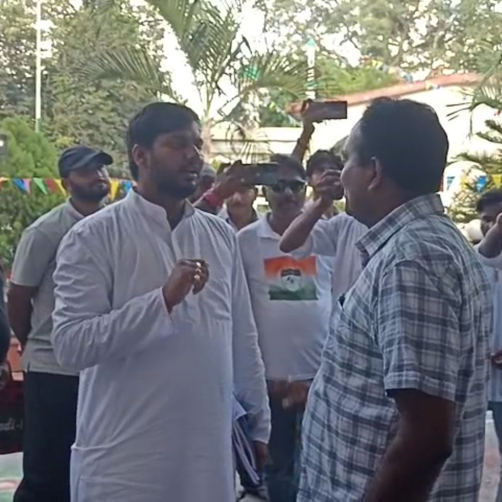 जमुई में तिरंगा यात्रा को लेकर पूर्व CO का आरोप:SDO और SHO ने यात्रा में डाली बाधा, थाने में लगाई SHO को फटकार