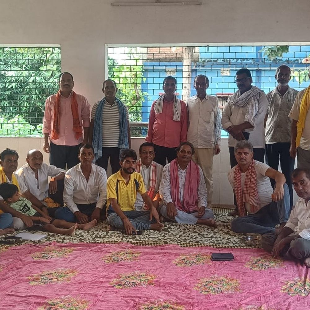 परबत्ता में शिव मंदिर परिसर में गायत्री साधकों की बैठक:19 साल से अधूरा है मंदिर, अब होगा 108 कुंडीय महायज्ञ