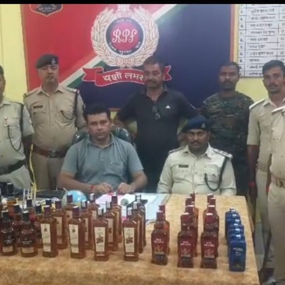 सहरसा स्टेशन पर शराब तस्कर गिरफ्तार:39 बोतल शराब जब्त, पुलिस ने जेल भेजा