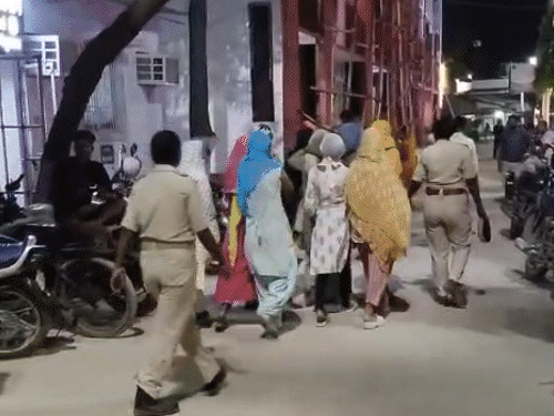 प्यार का झांसा देकर लड़कियों का सौदा:बेगूसराय के रेड लाइट एरिया में गैंग एक्टिव, खाड़ी देशों में 20 लाख में डील; 10 नाबालिग का रेस्क्यू