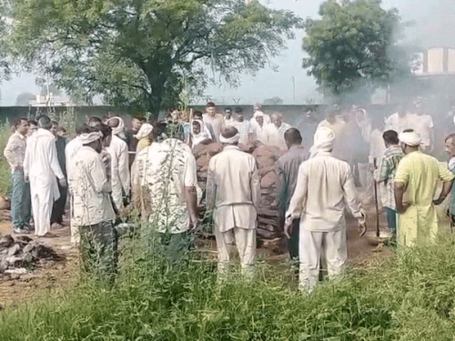 अमेरिका से जींद पहुंचा युवक का शव:12 दिन पहले झील में डूबने से हुई थी मौत, दो बच्चों का पिता, गांव में अंतिम संस्कार