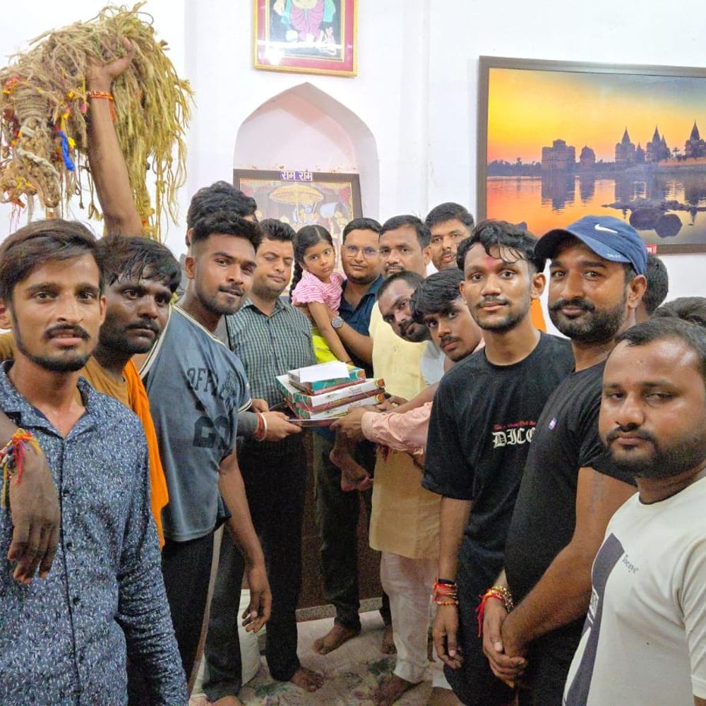 ओरछा के रामराजा मंदिर में जन्माष्टमी पर दही मटकी महोत्सव:एक दर्जन टोलियों में गणेश क्लब विजेता बने; 2500 रुपए और प्रसाद से सम्मानित
