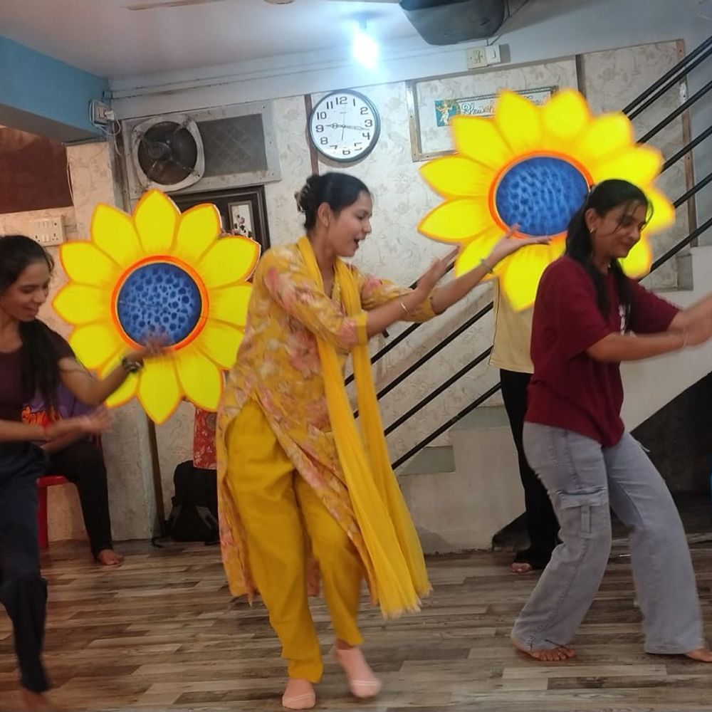 गणेश चतुर्थी के लिए रोज 2 से 3 घंटे अभ्यास:बड़वानी में डांस ग्रुप कर रहा विशेष नृत्य प्रस्तुति की तैयारी