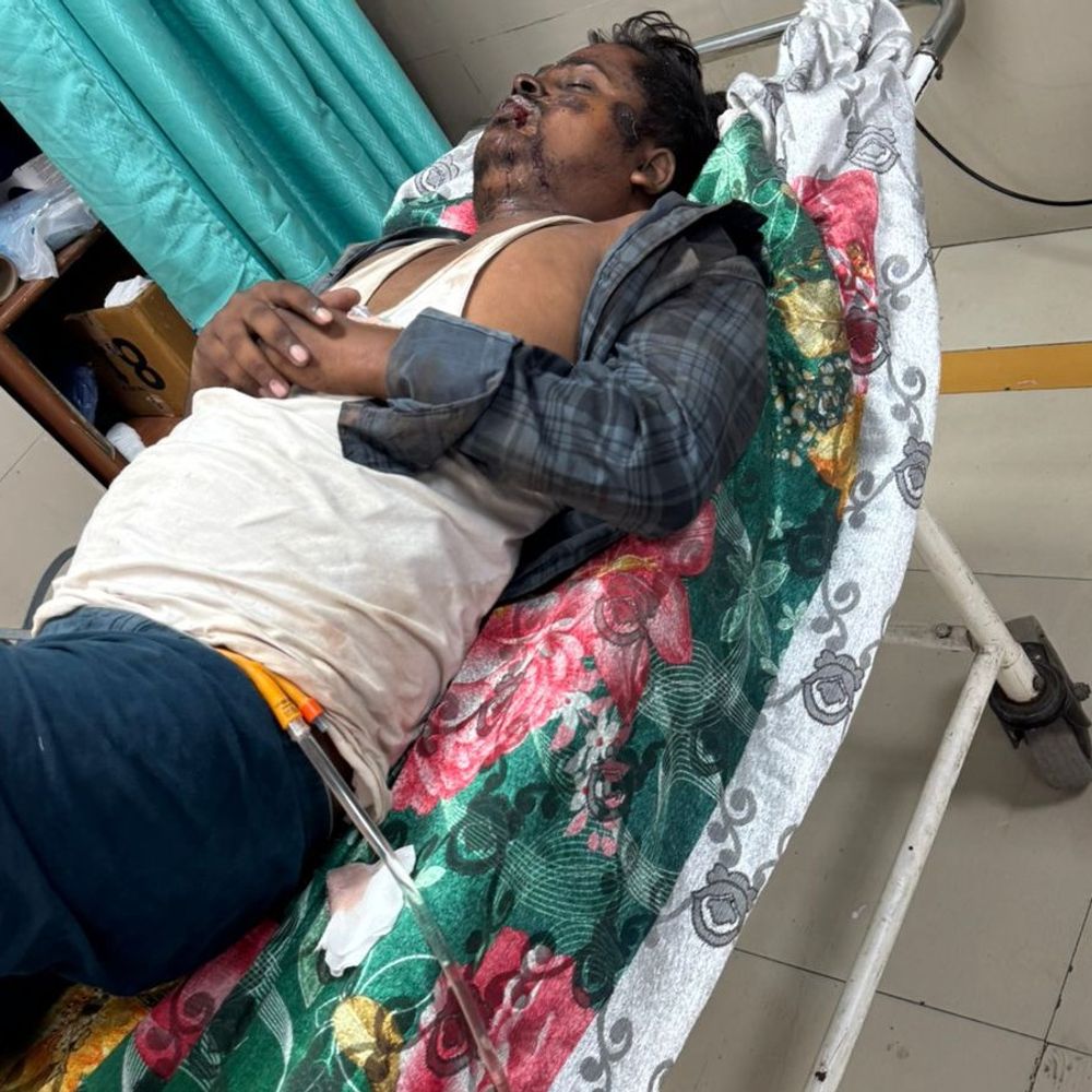 लखनऊ में बेकाबू कार ने 10 लोगों को रौंदा:लोगों ने ड्राइवर को दौड़ाकर पकड़ा, वाहन पर BJP का झंडा लगा था