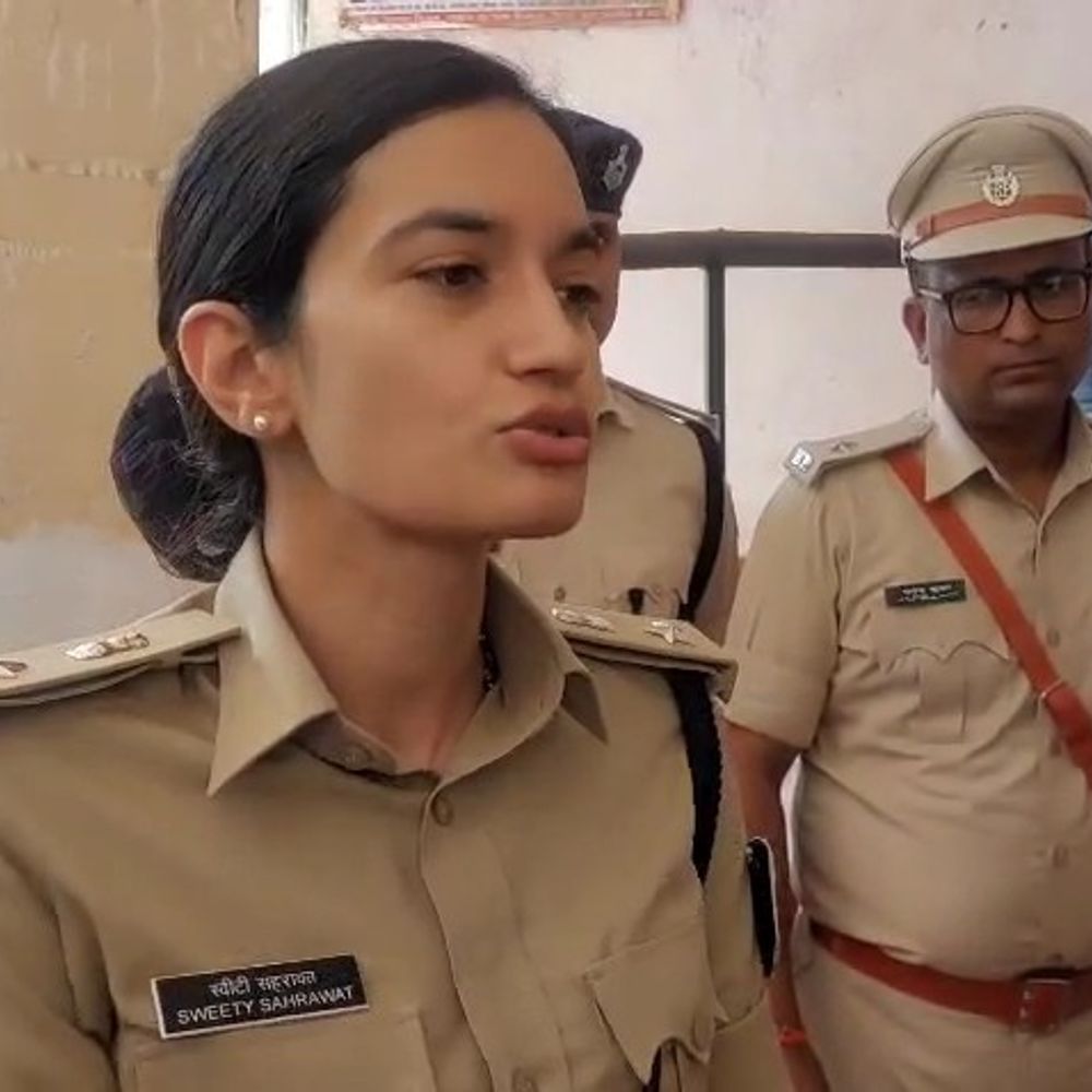 चुनाव को लेकर पूर्णिया एसपी का धमदाहा थाना निरीक्षण:दागी अपराधियों की होगी हर रविवार परेड, फरार अपराधियों पर कुर्की की कार्रवाई