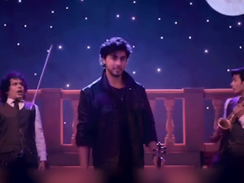 आर्यन खान की सीरीज का फर्स्ट लुक रिलीज:शाहरुख के आइकॉनिक डायलॉग में आर्यन ने दिया ट्विस्ट, कहा- पिक्चर सालों से बाकी है, लेकिन सीरीज अब शुरू होगी