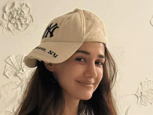 इकाना स्टेडियम में यूपी T-20 लीग की ओपनिंग सेरेमनी:शहीद पथ पर 4 किमी लंबा जाम, सिंगर सुनिधि चौहान ने गाया-डिस्को दिवाने; झूमे फैंस